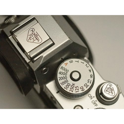 适用禄来富士XT5/XT4/XT30/XS10/XS20/XE4/XE3热靴盖通用快门按钮