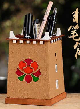 藏村笔筒羌族建筑非遗文创民族风实木手工彩绘文房办公室创意摆件