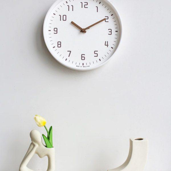 MJK钟表简约现代挂钟客厅2023新款家用时尚静音时钟挂墙奶油风