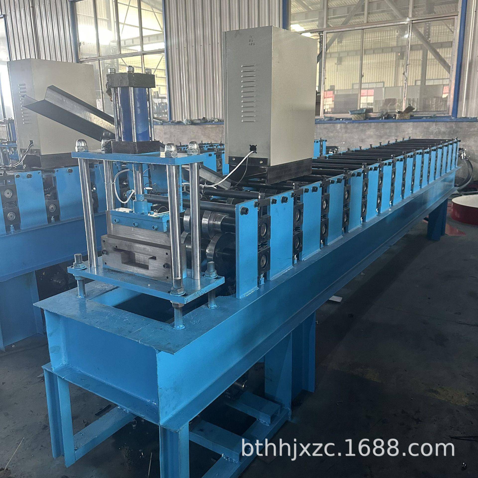 光伏m型水槽光伏水槽机C型钢货架立柱镀锌带几字型钢大水槽机器