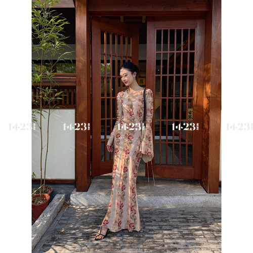 1423【忆江南】春季法式收腰显瘦V领气质性感碎花100桑蚕丝连衣裙