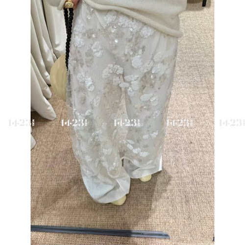 1423【时髦腔调】小众长蕾丝绣花系带罩群搭配白色直筒显瘦卫裤钕