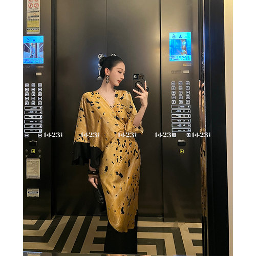 1423【鎏金序章】100%人丝缎感垂坠新中式裙黄底撞色显瘦连衣裙