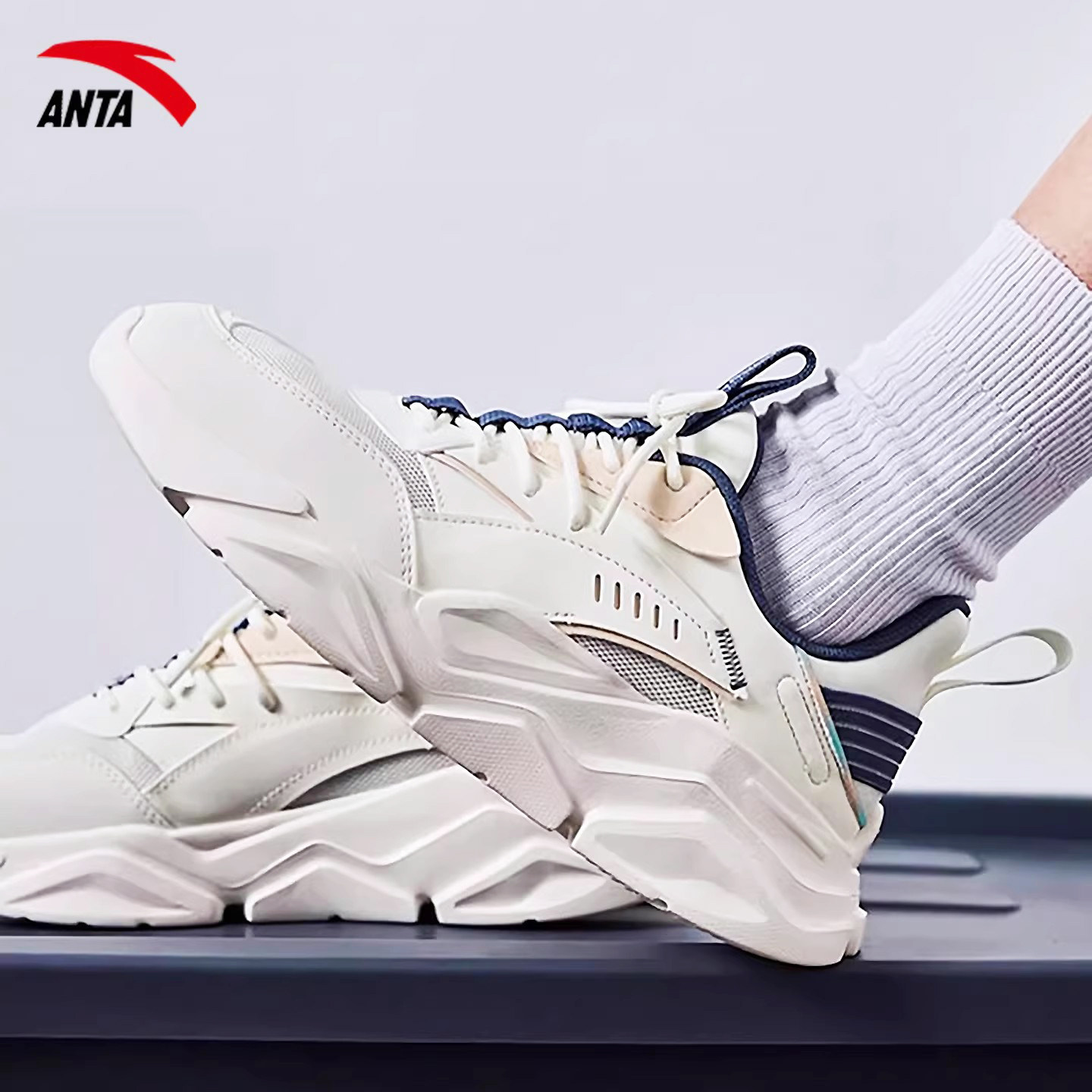 安踏男鞋复古运动鞋正品缓震跑步鞋透气青少年初中生百搭休闲鞋子