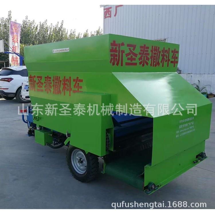 湖北襄阳电动三轮车撒料车双向柴油饲喂撒料车