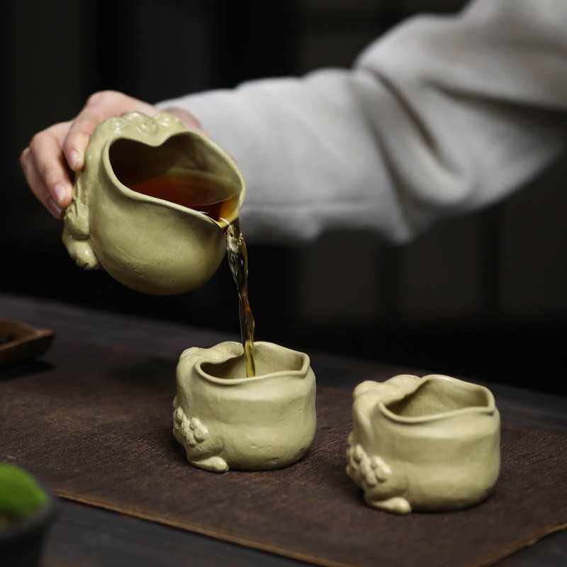 宜兴紫砂品茗杯主人杯手工雕塑金蟾公道杯分茶器功夫茶杯茶具套装