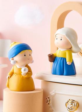 女孩戴珍珠耳环，艺术，创意和可爱的小饰品，办公室桌面愈合礼品