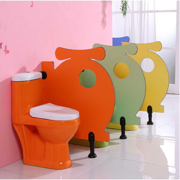 供应幼儿园卫生间隔断 PVC卫生间儿童隔板 卡通小孩防潮颗粒板