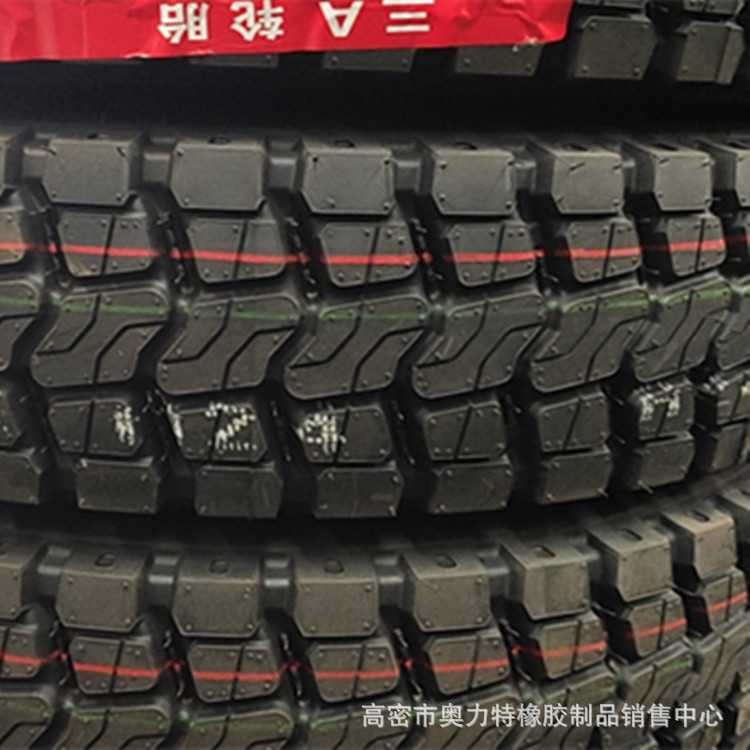 全钢丝轮胎650/700/750/825/900R16/25轻卡货车轮胎矿山爬坡轮胎