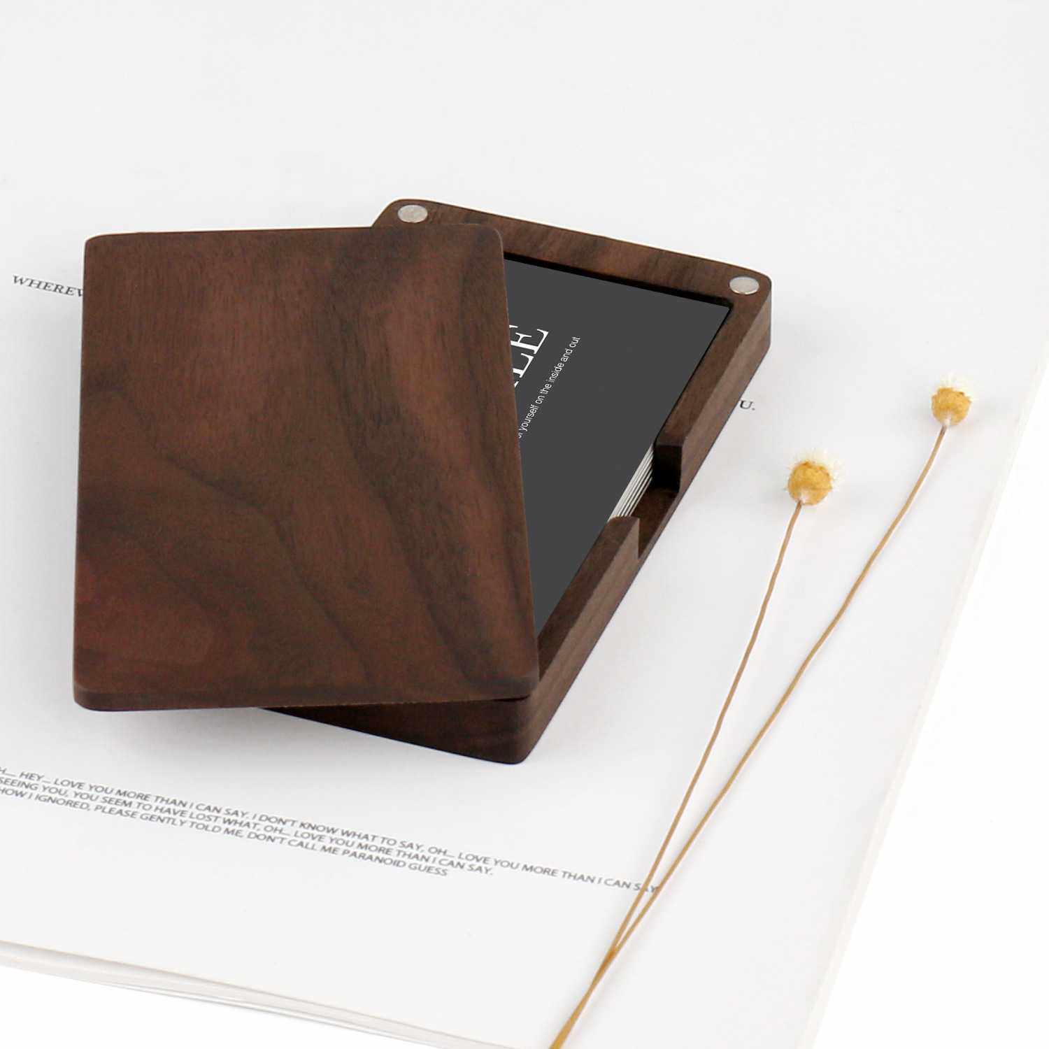 黑胡桃木名片盒木质办公桌磁吸盖名片收纳盒简约木制便携式名片盒