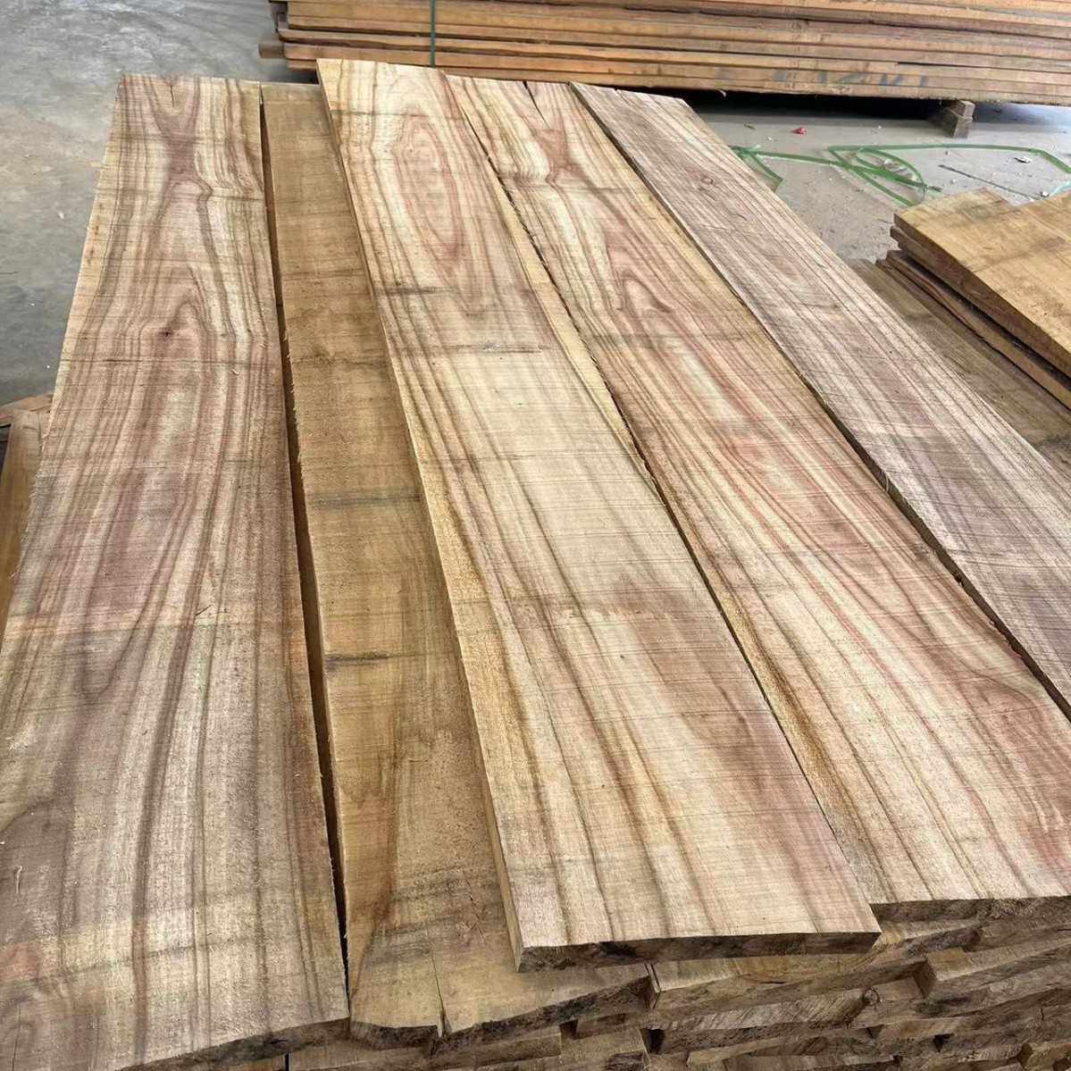 源头 供应香樟木烘干板材国产实木木板可定尺加工木方料