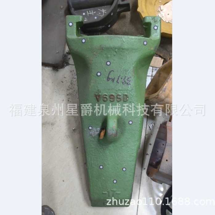 厦门 泉州 挖掘机四轮一带 斗齿   V69SD  驱动轮 引导轮 承重轮