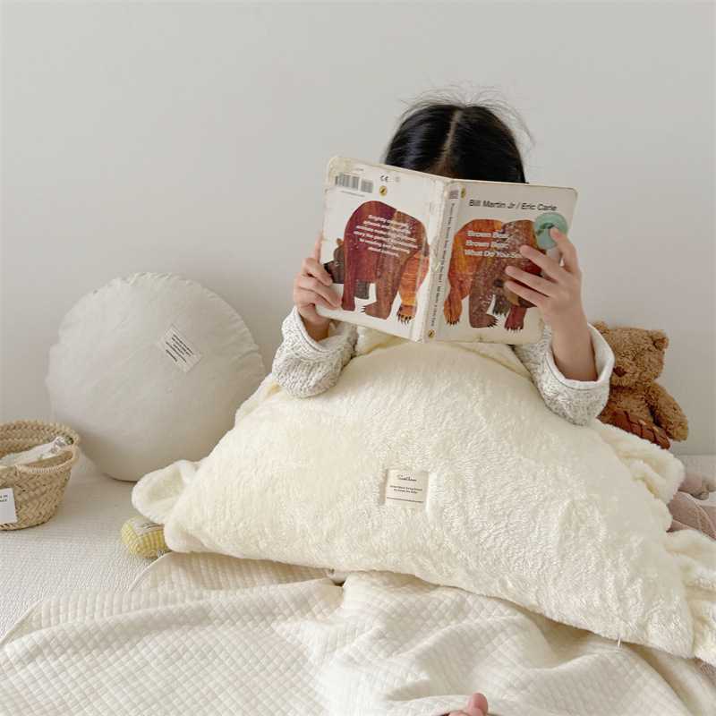 ins北欧韩版毛绒花边靠垫 宝宝床防撞靠枕 飘窗床头靠背 饺子抱枕