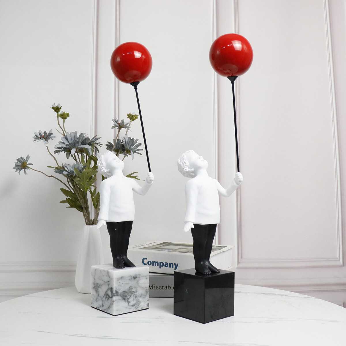 北欧样板房家居客厅玄关创意气球男孩雕塑摆件办公室售楼处装饰品