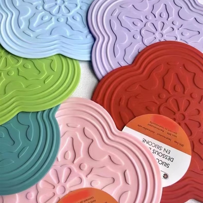 法国酷彩LE CiREUSET圆形隔热砂锅垫硅胶防烫餐桌垫餐垫耐热锅垫