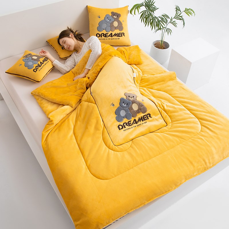 加厚牛奶绒抱枕被子两用车载靠垫枕E头办公室沙发折叠午睡被二合