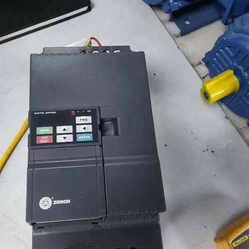 议价众辰变频器11KW，Z2400-11G/15P，成色如图，