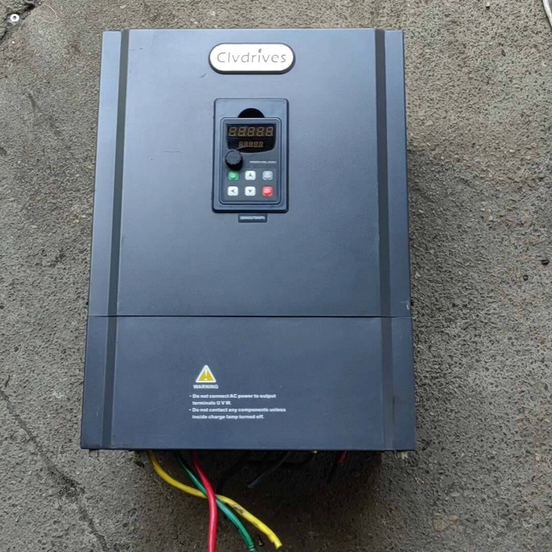 【议价】V900-0550G3 380V55KW重载型变频器 成色很