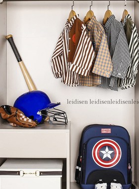 样板房间衣帽间男孩儿童房衣柜服饰外套J衬衫鞋帽书包软装饰品摆