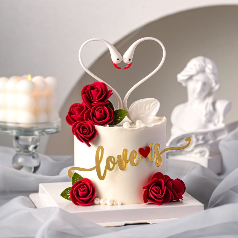 2025七夕情人节黑白天鹅蛋糕装饰情侣摆件求婚表白仿真红玫瑰装扮