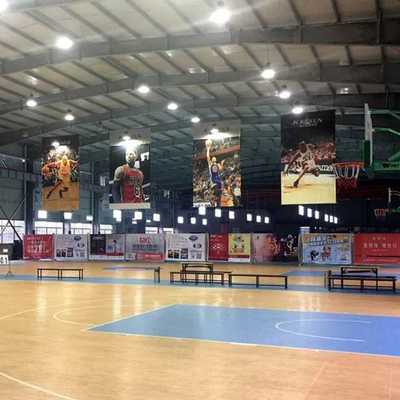 北京鸿基印务源头实力工厂制作体育场馆围挡喷绘广告宝丽布刀刮布