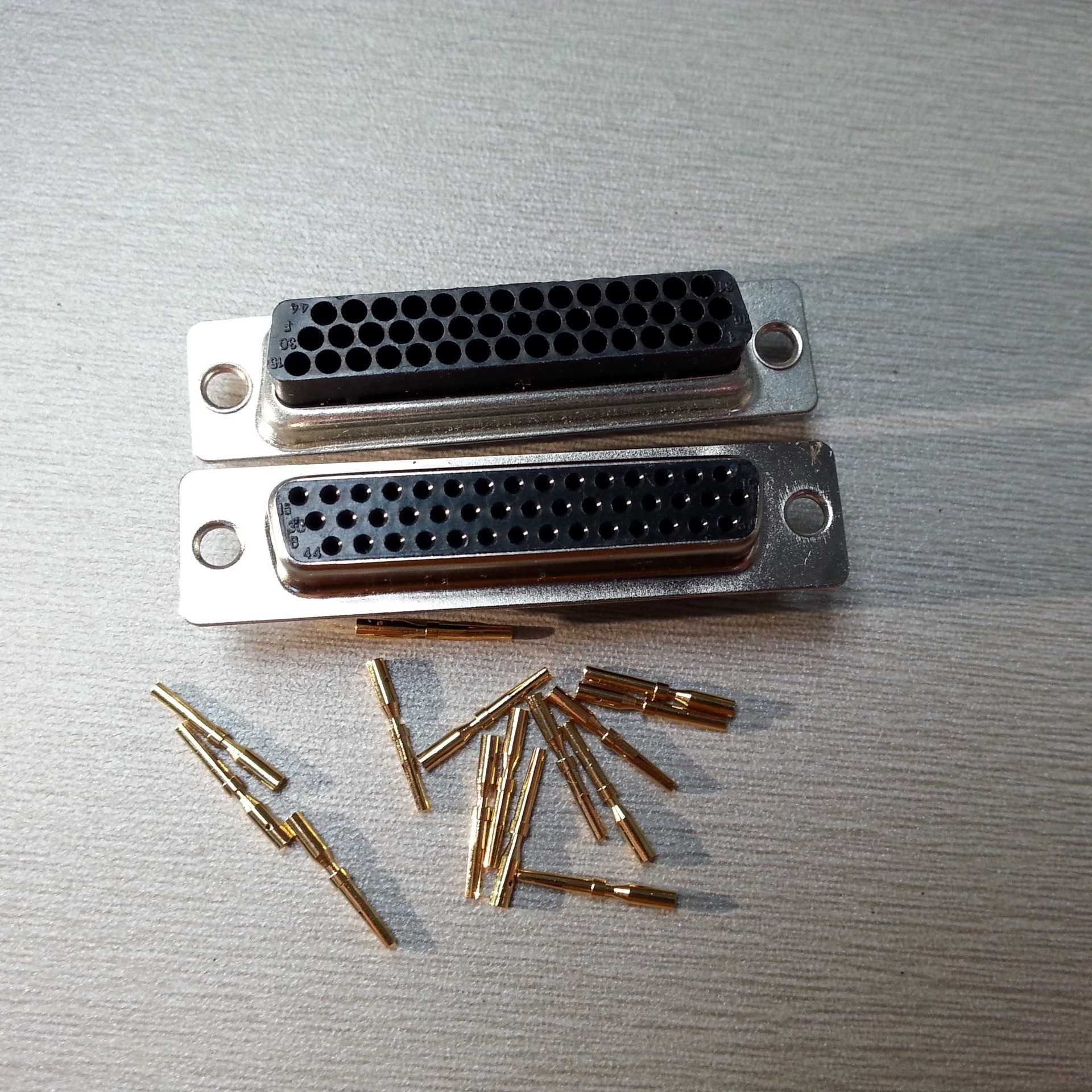 D-SUB矩形打线式高密度44PIN母头连接器 镀金3U型插头