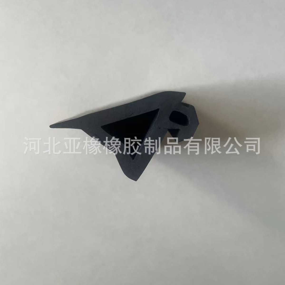 三元乙丙密封条EPDM密实胶条工程机械游乐设备缆车防撞条耐高温