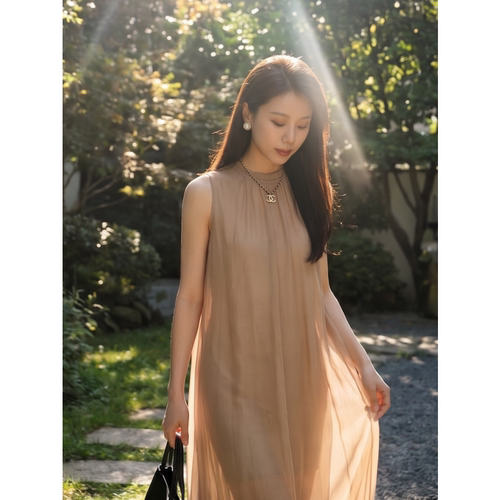 含腰带轻奢度假连衣裙