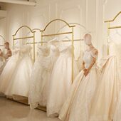 婚纱展示架高档礼服货架网红店简约落地架拖尾齐地秀禾侧挂架加粗