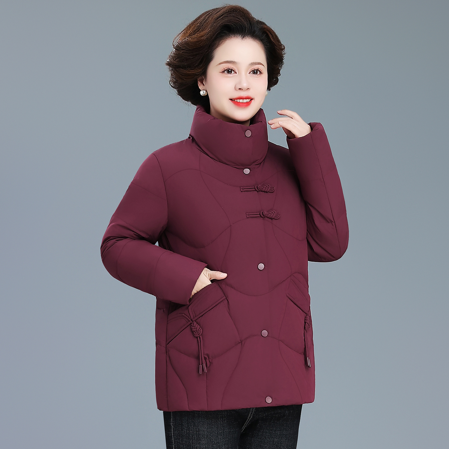 妈妈冬装羽绒服女短款