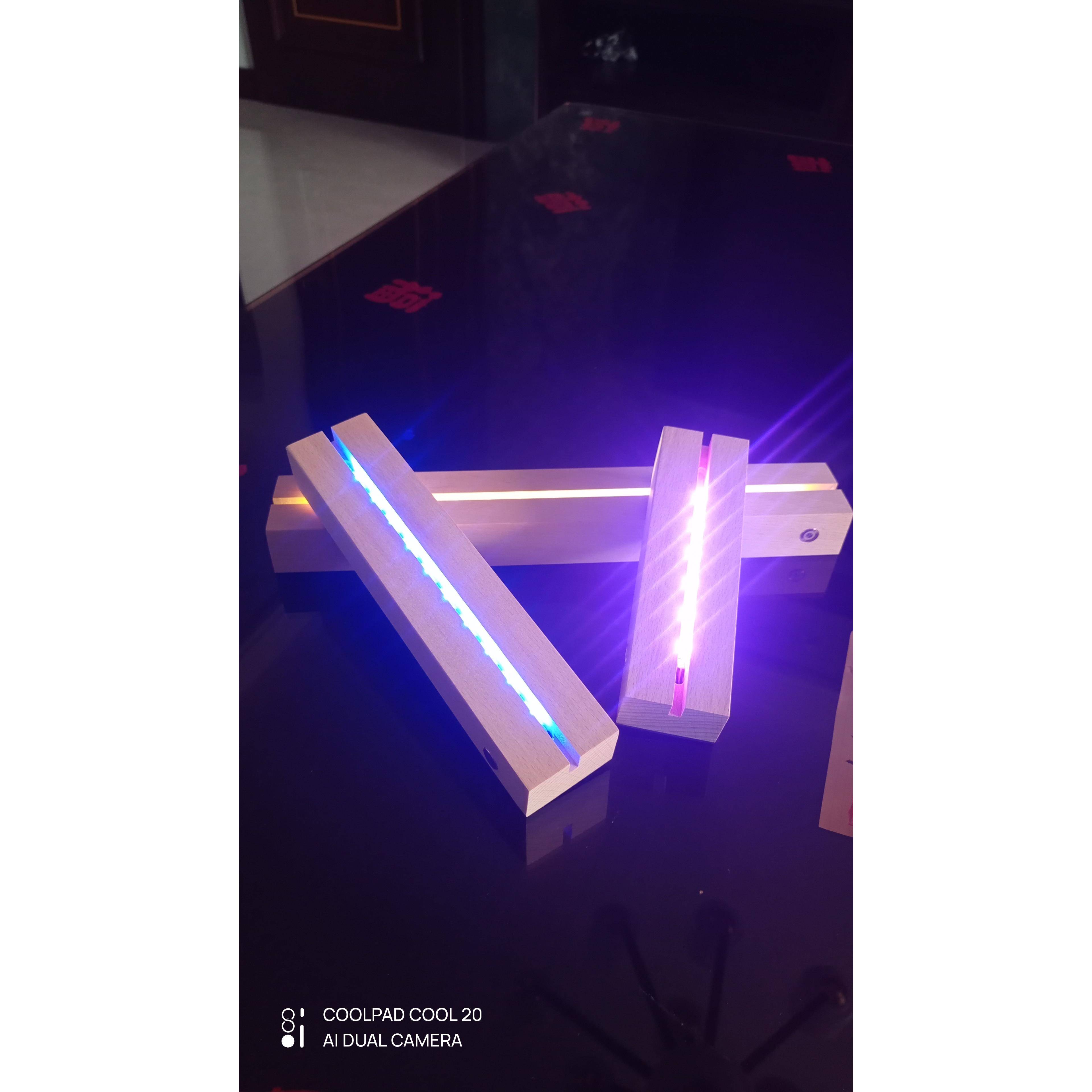 七彩灯光底座锤子画定制网红玻璃画片实木底座发光桌面装饰摆件