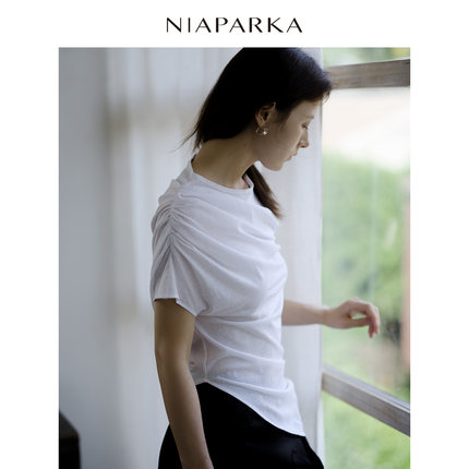 niaparka 春夏新品简约不规则设计弹力自然多褶修身斜肩T恤女