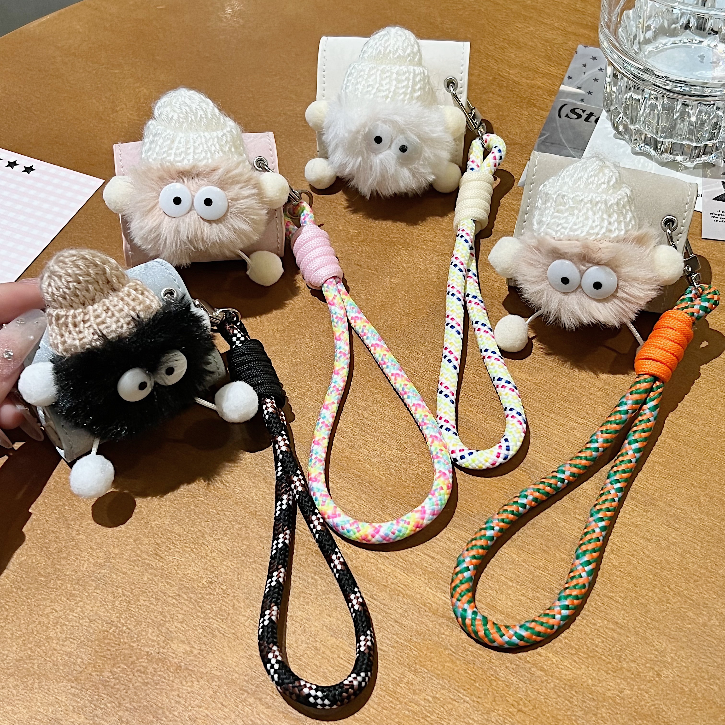 适用苹果系列卡通大眼毛球耳机套