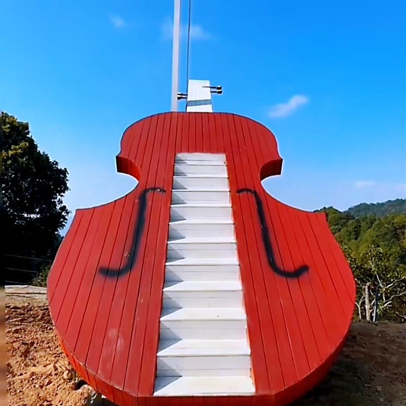 网红爱心天f梯户外景区公园广场打卡拍照道具爱心景观小品