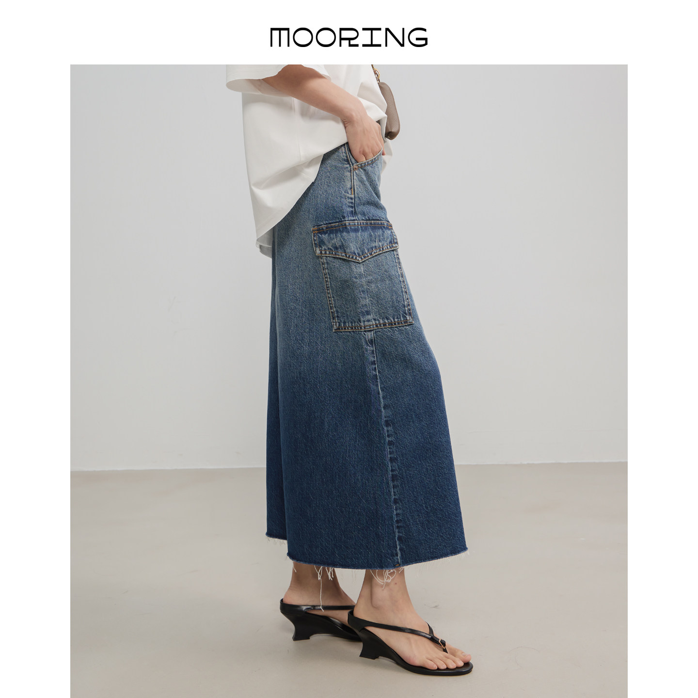 MOORING泊 工装风高腰牛仔半身裙A字大口袋毛边中长款裙子女