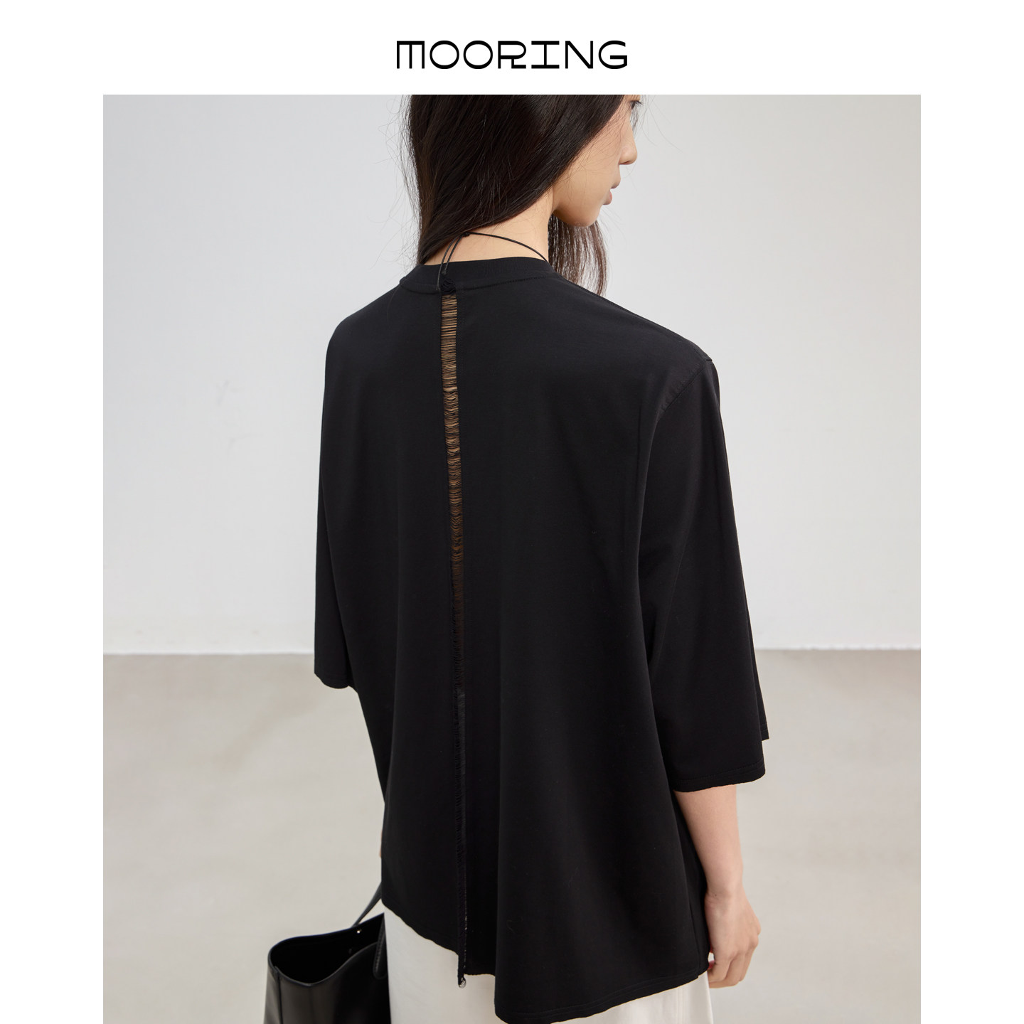 MOORING泊 纯色后背镂空圆领T恤索罗娜抗皱透气通勤百搭上衣女