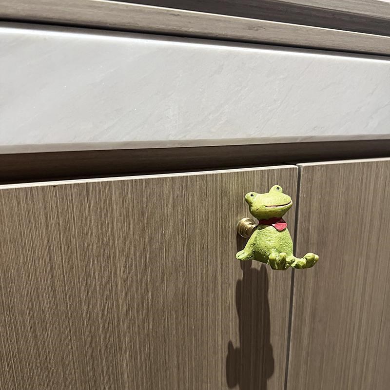 日系卡通可爱彩色动物儿童房衣柜门把手抽屉整体橱柜子单孔家俱小