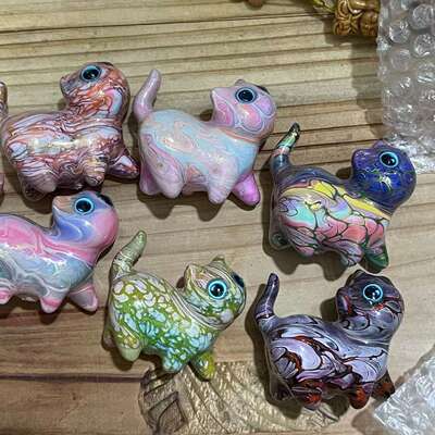 大漆彩绘猫小姐有眼睛歪头猫咪挂件漂漆工艺泼漆猫茶宠摆件