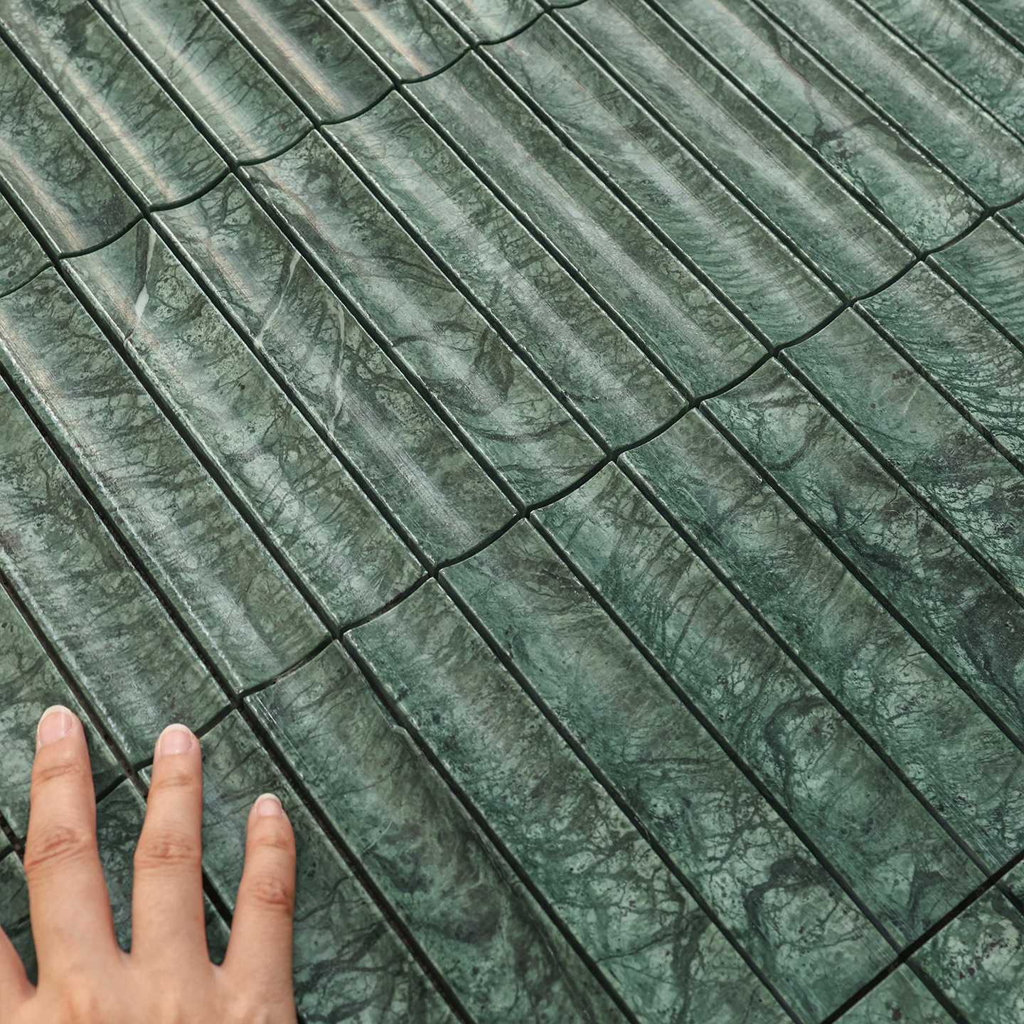 墨绿石材棍子长条马赛克复古圆柱背景墙砖 餐饮烘焙吧台瓷砖