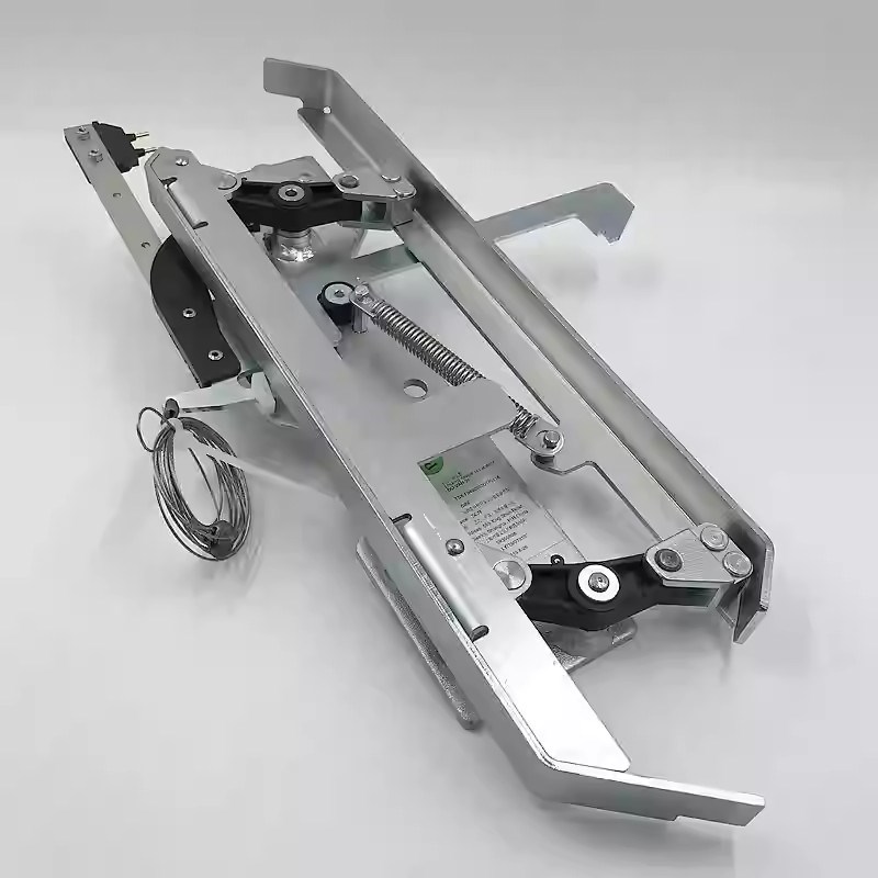 适用于迅电梯V35门刀 轿门门锁装置59350808铝门刀组件DOVAR35