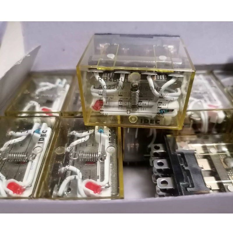 IDEC和泉中间继电器RH2B-UL大8脚 大14脚RH4B-UL电磁220VAC DC24V