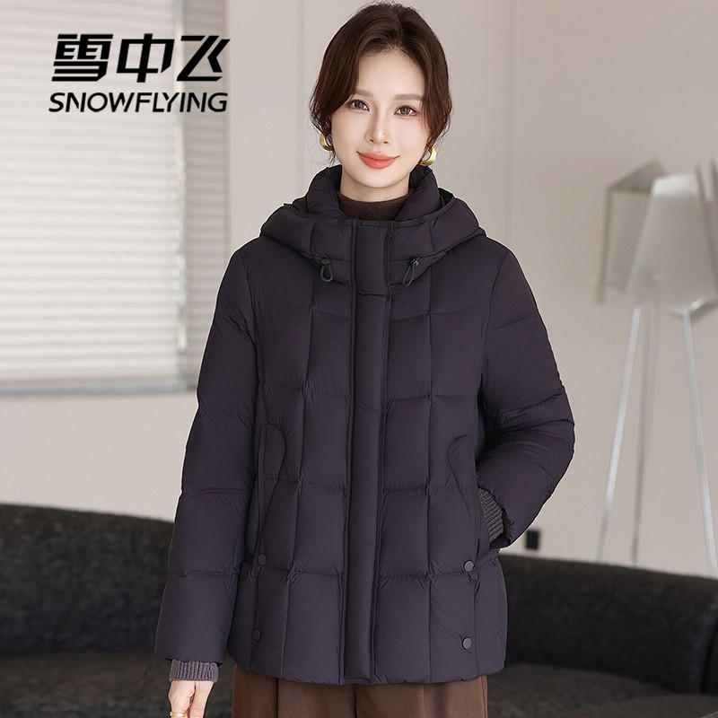 雪中飞中年大码妈妈装羽绒服女短款冬季修身时尚洋气鸭绒加厚外套