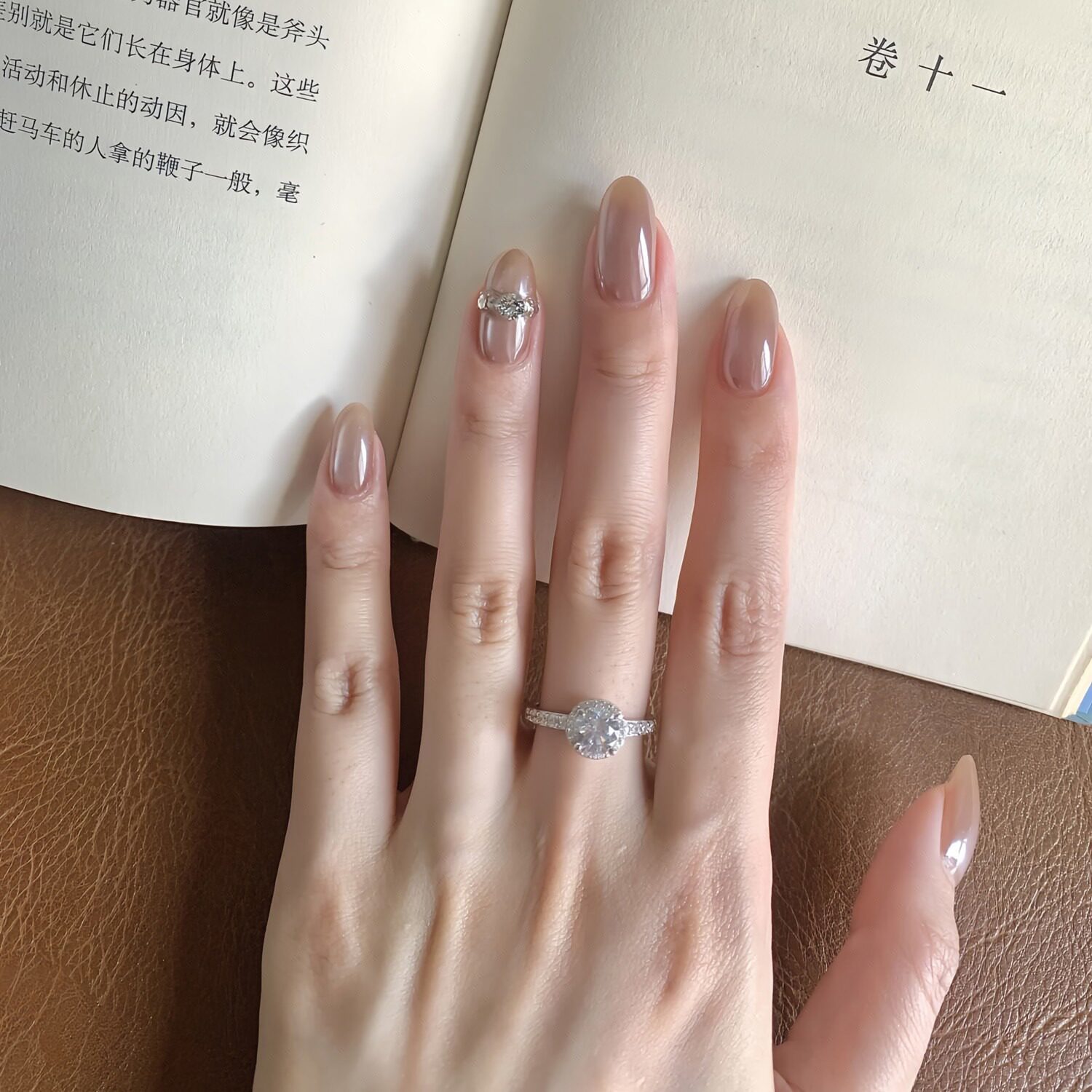 纯手工爆闪钻戒海莉猫眼穿戴甲中长款裸棕极光粉美甲婚甲新娘甲