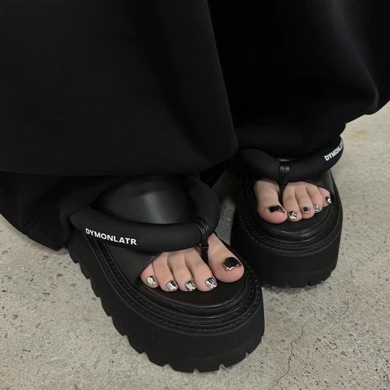 黑色松糕底女士度假沙滩鞋夏外穿时尚网红厚N底夹脚人字凉拖鞋增