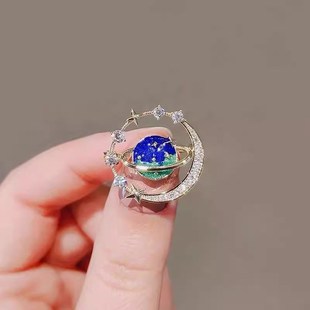 配饰 新款 日系幻彩宇宙星球胸针女潮个性 别针领针防走光扣开衫 西装