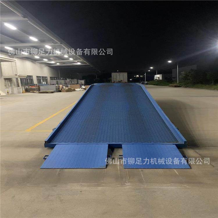 大量收购二手装货柜与供应二手叉车装货柜登车桥电话