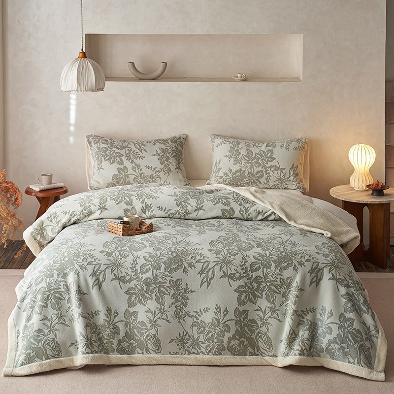 冬季双面用雕花牛奶绒p办公室午睡毛毯加厚暖羊绒沙发空调毯咖灰