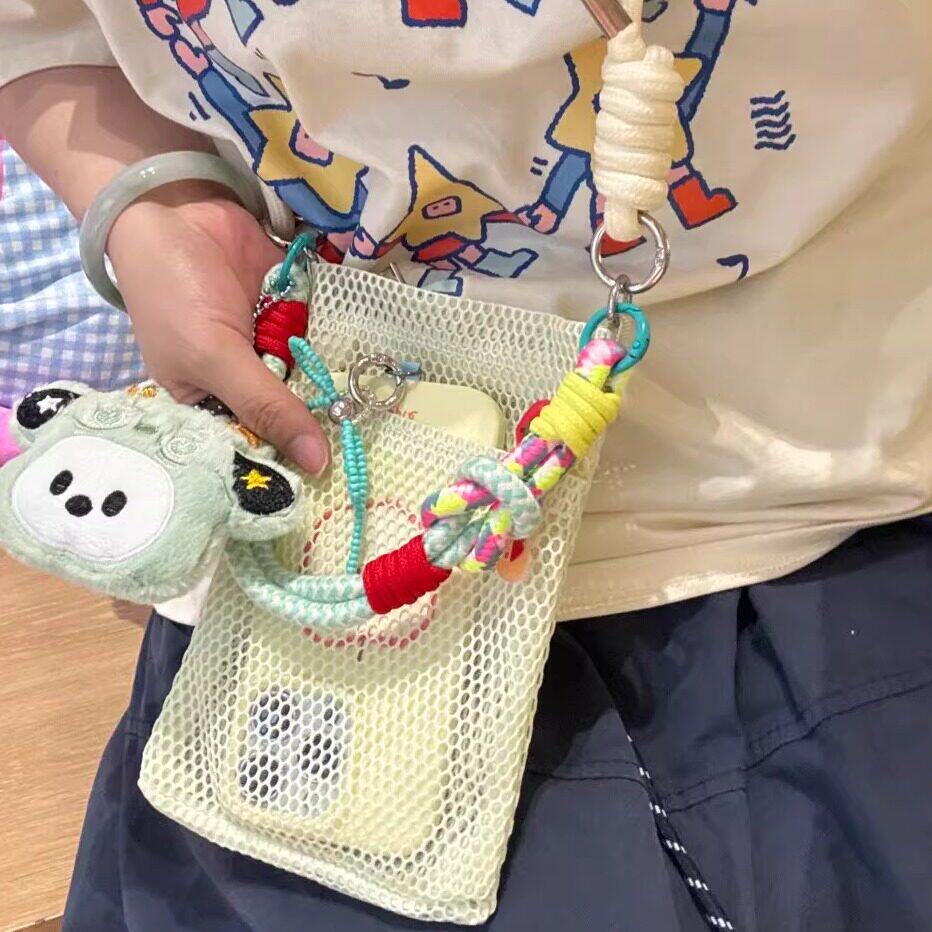 手机挂绳带小包多巴胺撞色手机包女斜挎网格大容量便携包包收纳包