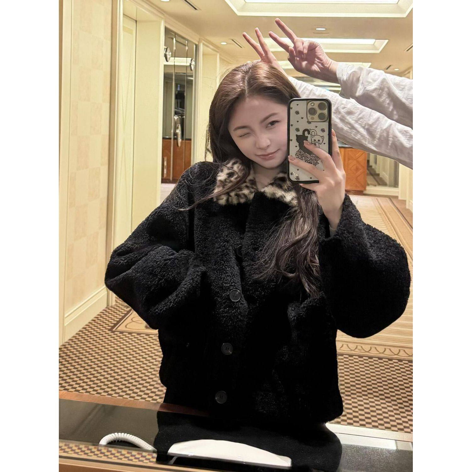 豹纹毛领设计感宽松短外套2025冬季新款简约高级百搭气质黑色外套,女装/女士精品,短外套,淘宝优惠券,粉丝福利购,淘宝优惠卷