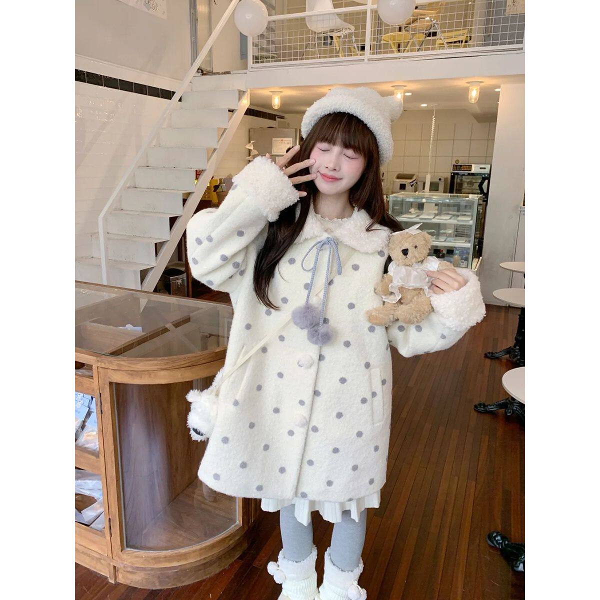 甜美可爱波点娃娃领毛呢大衣女冬季新款高级设计感小个子宽松外套